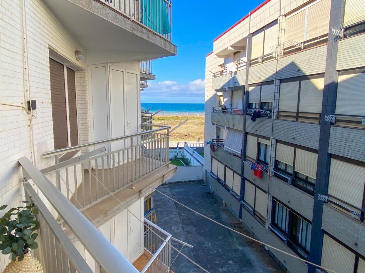 Piso Primera Linea De Playa Laredo Buitenkant foto